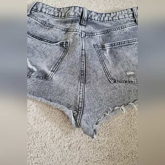 Wild Fable Distressed Shorts Size 10 - Picture 7 of 16